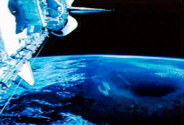 Rara immagine fotografica dell'entrata del polo nord, scattata dalla Space Shuttle