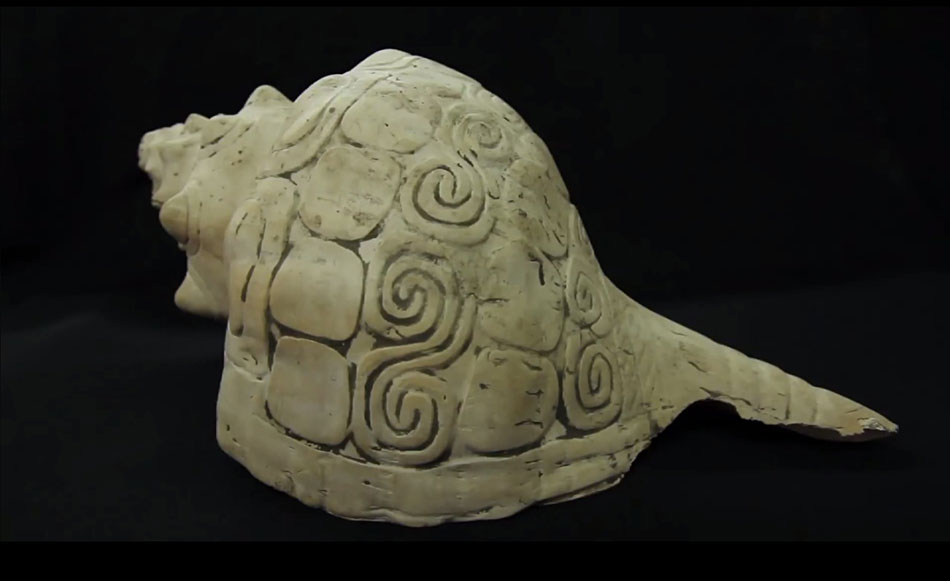 Spirals can also be seen on a set of decorated shells that were found in 2014 in a tunnel under the pyramid complex of Teotihuacán in Mexico
